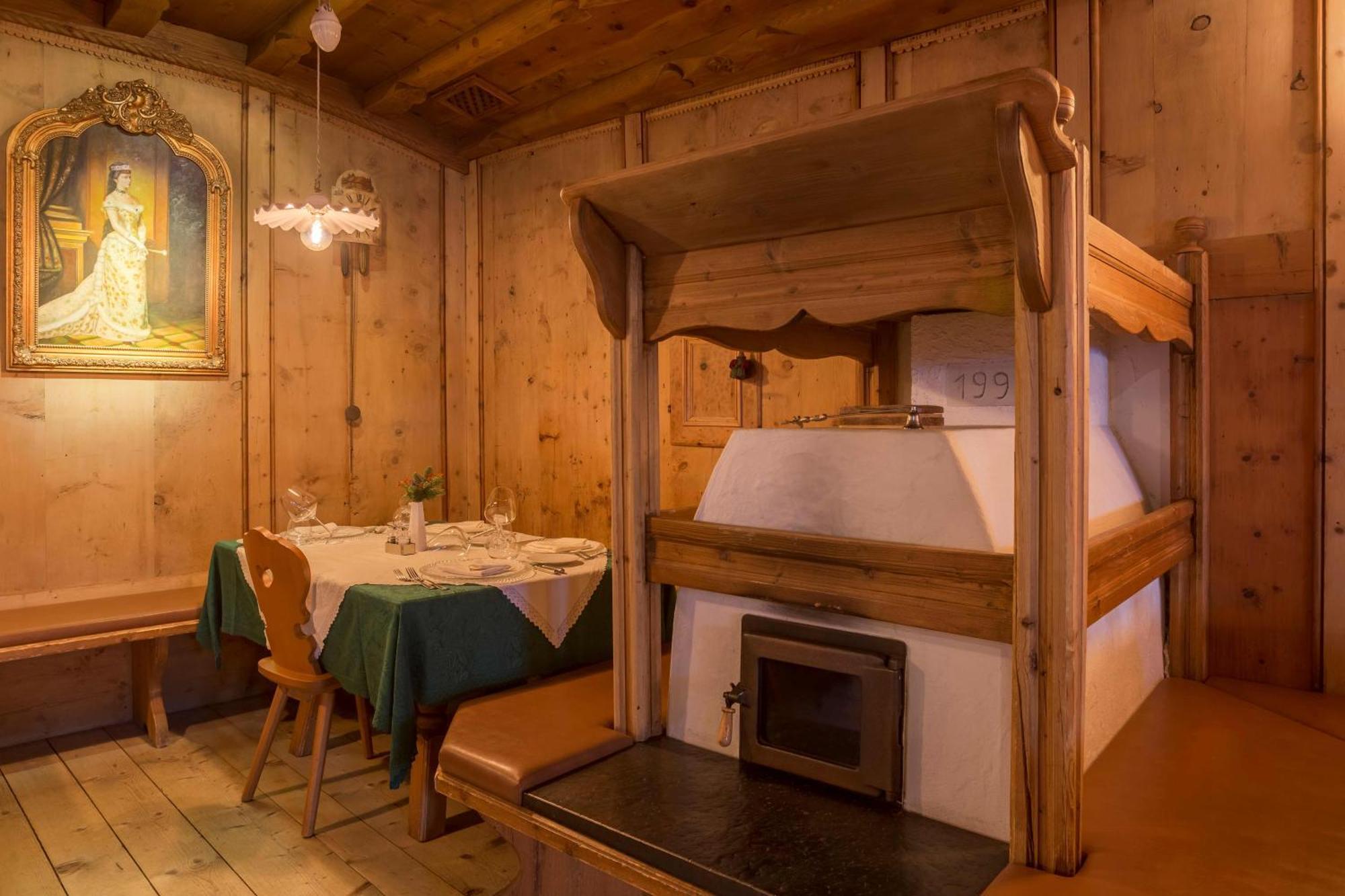 Historic Hotel Ristorante La Stua Кавалезе Экстерьер фото