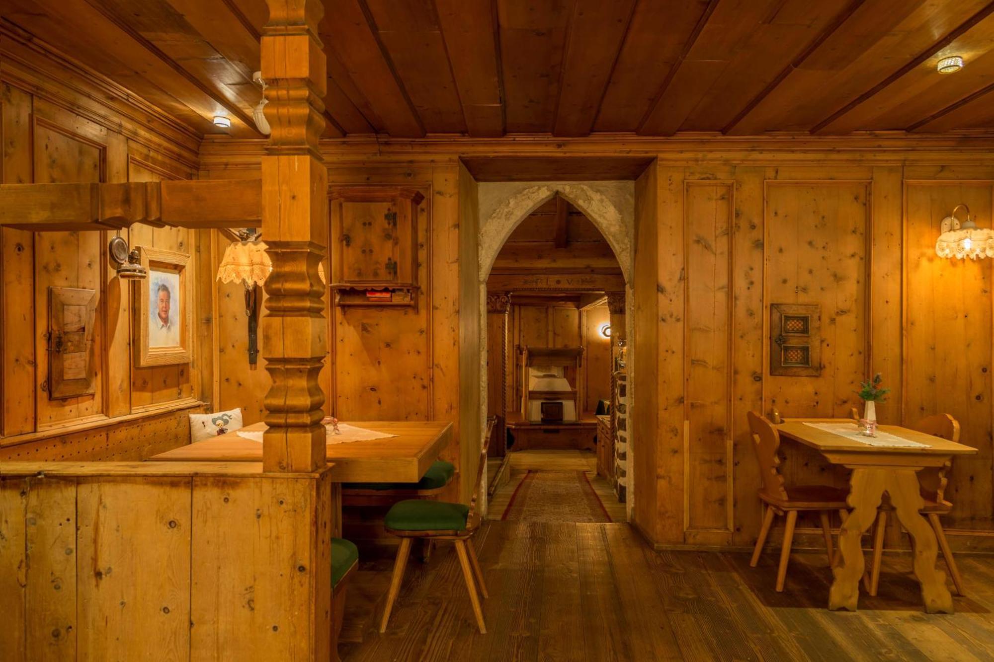 Historic Hotel Ristorante La Stua Кавалезе Экстерьер фото