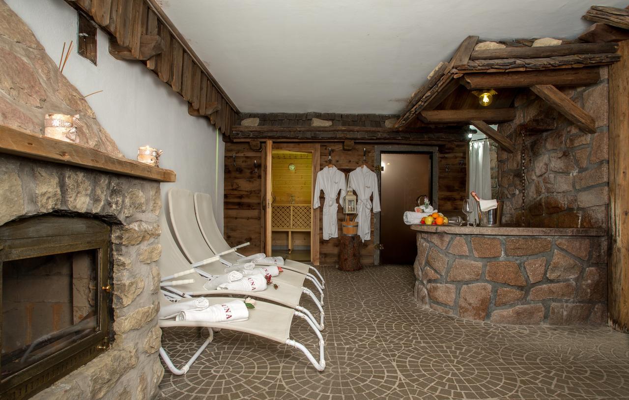 Historic Hotel Ristorante La Stua Кавалезе Экстерьер фото